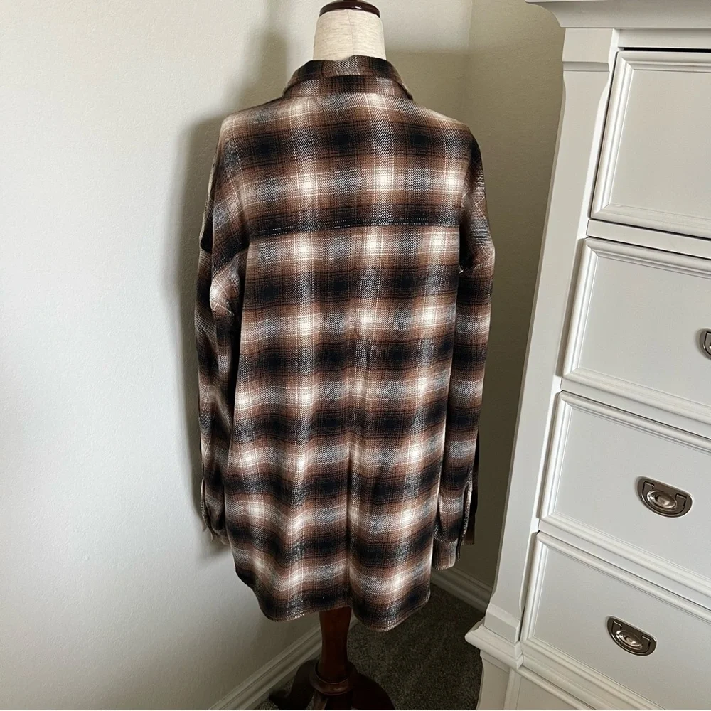 NWT Hollister Plaid Shacket - Picture 4 of 8